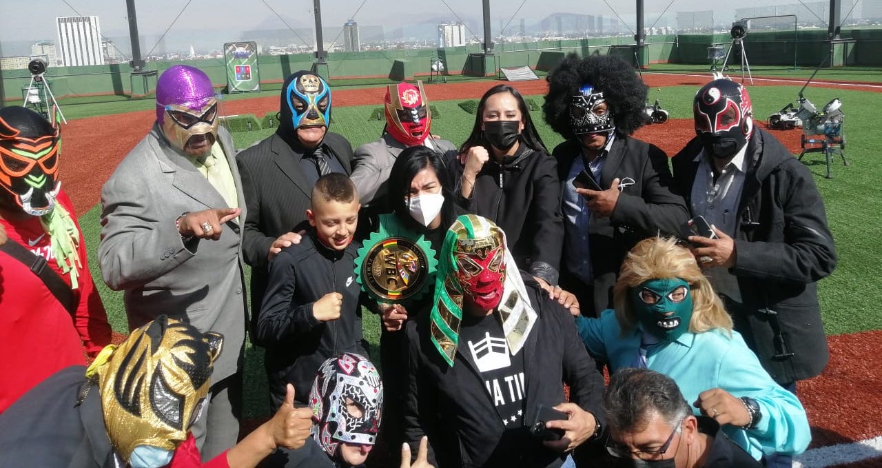 Luchadores con Sandra Cuevas 