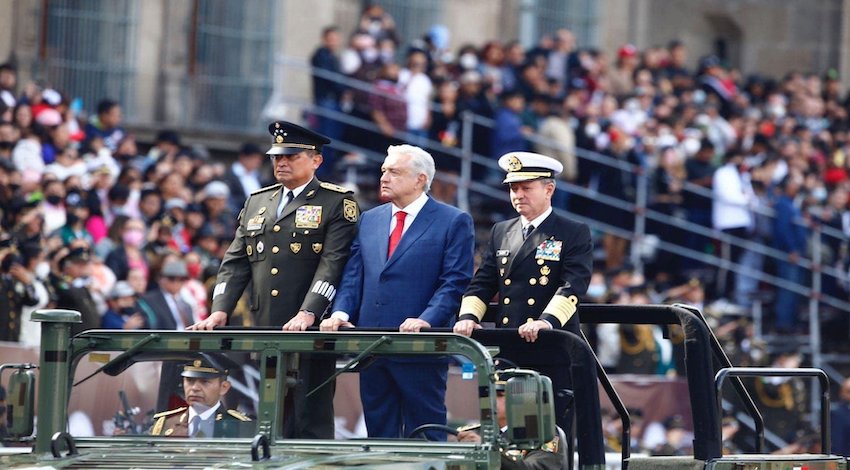 AMLO Desfile Militar - Ucrania 