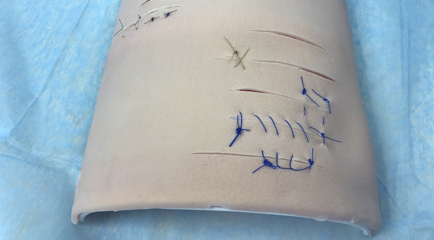 Prácticas de suturas con material inerte