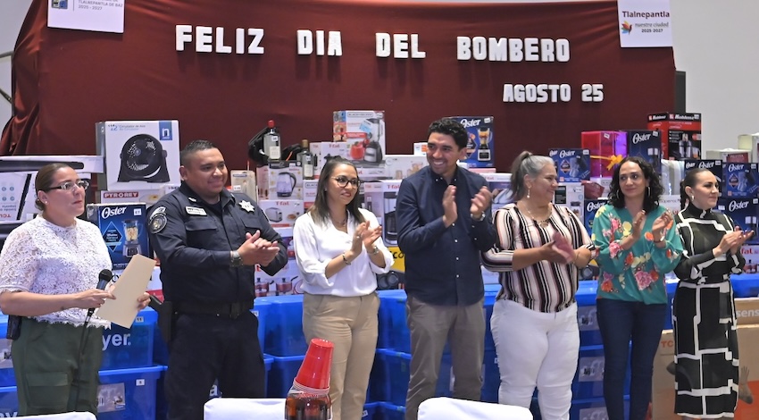  Homenaje al Heróico Cuerpo de Bomberos 