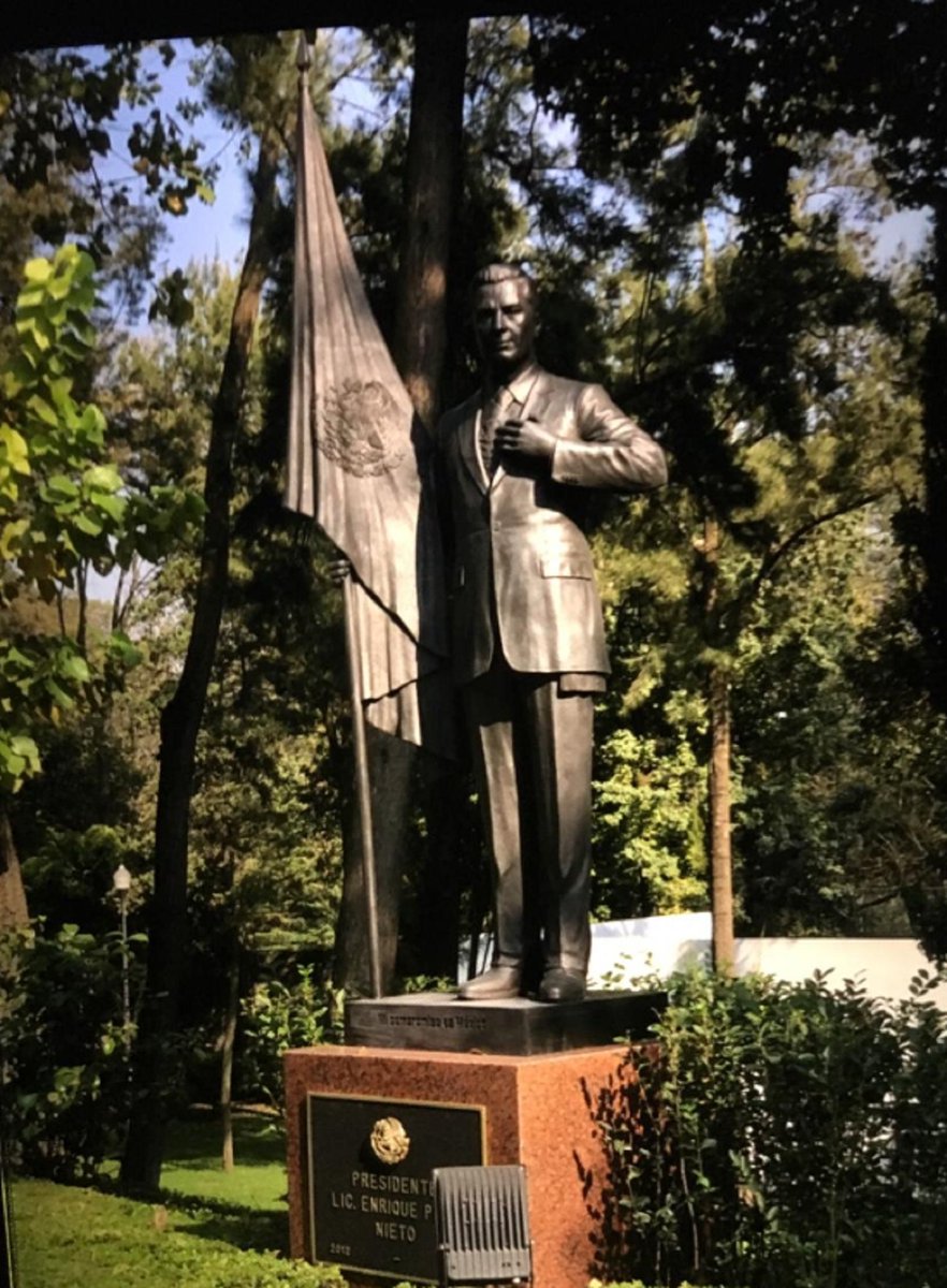 Estatua EPN